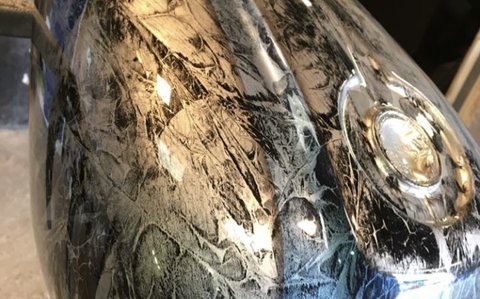 Motorcycle fuel tank with custom marbled paint effect